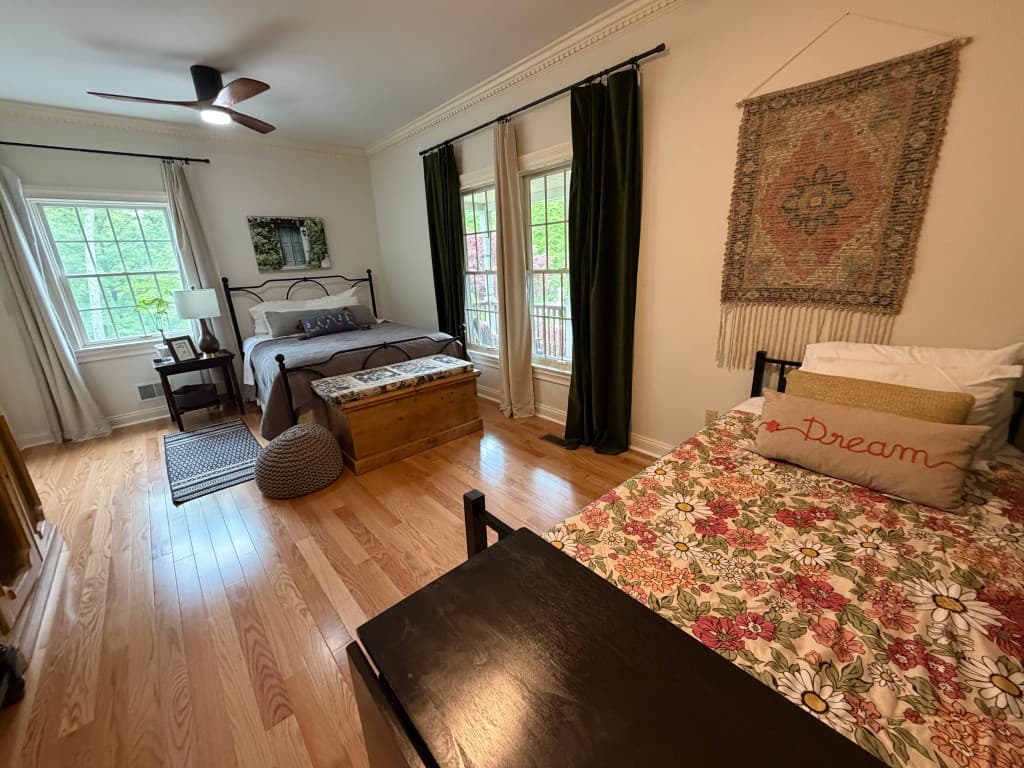 Flexible guest room with queen and twin beds — sleeps families comfortably