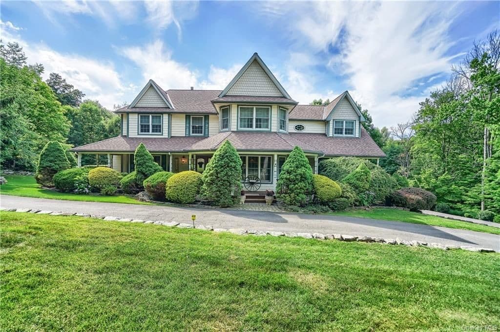 Tuxedo Retreat — peaceful lodging near Warwick Bethel in a wooded setting
